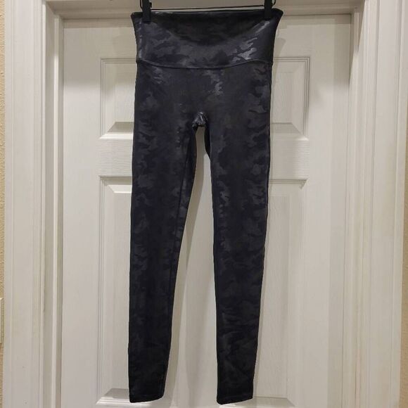 Spanx camo leggings, size Large - Picture 1 of 13
